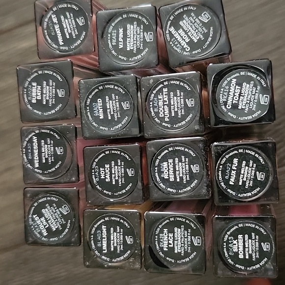 Huda Beauty Matte & Metal Collection - Picture 2 of 3